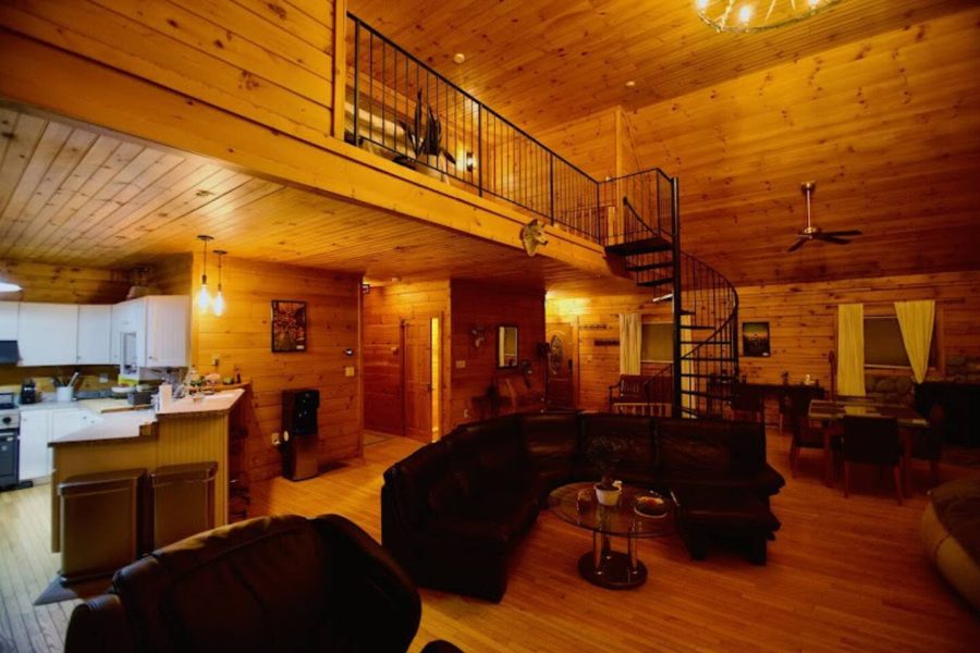 Mountain Bliss: Spacious Log Cabin Retreat Near Killington, VT with Hot Tub & Mountain Views